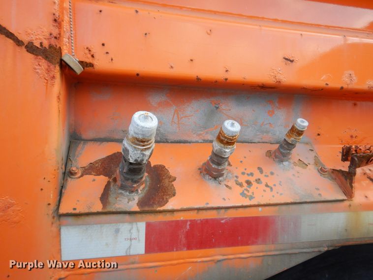 image for item DN2604 1999 International 4900  dump truck