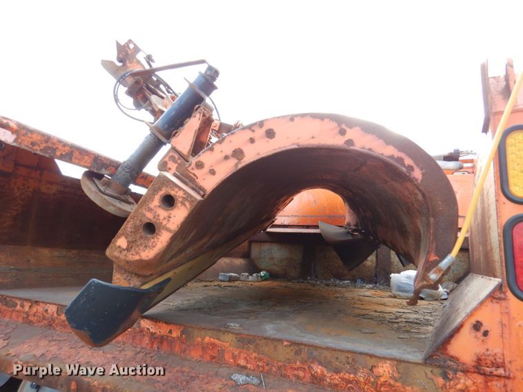 image for item DN2604 1999 International 4900  dump truck