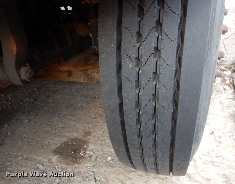 image for item DN2604 1999 International 4900  dump truck