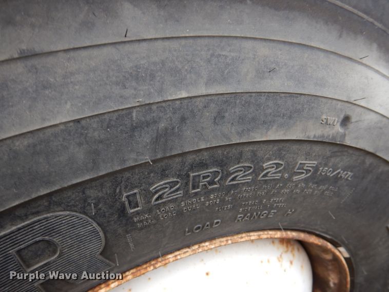 image for item DN2604 1999 International 4900  dump truck