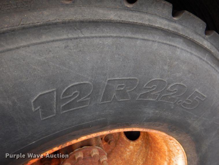 image for item DN2604 1999 International 4900  dump truck