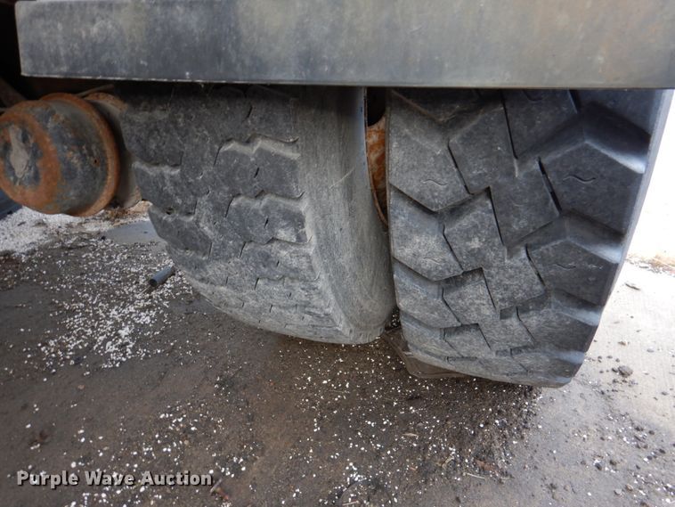 image for item DN2604 1999 International 4900  dump truck