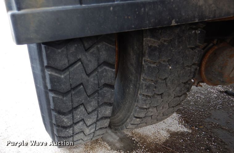 image for item DN2604 1999 International 4900  dump truck