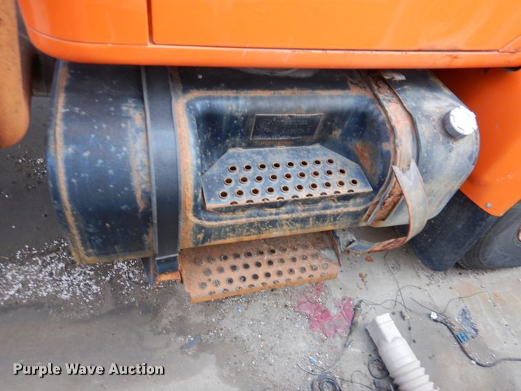 image for item DN2604 1999 International 4900  dump truck