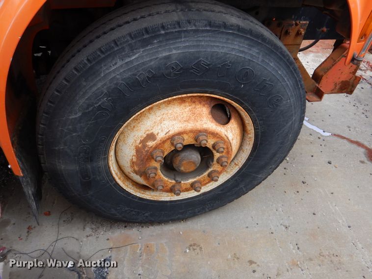 image for item DN2604 1999 International 4900  dump truck