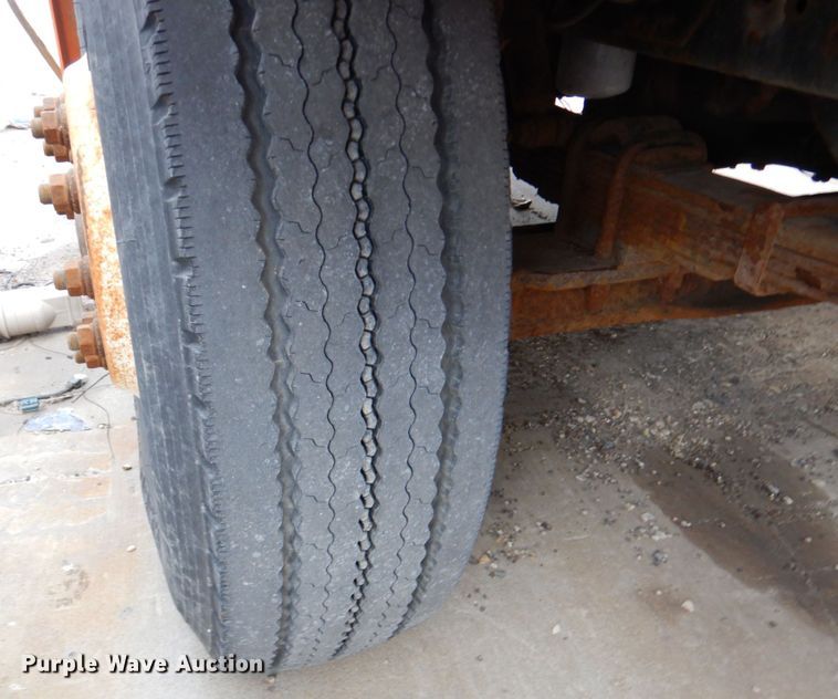 image for item DN2604 1999 International 4900  dump truck