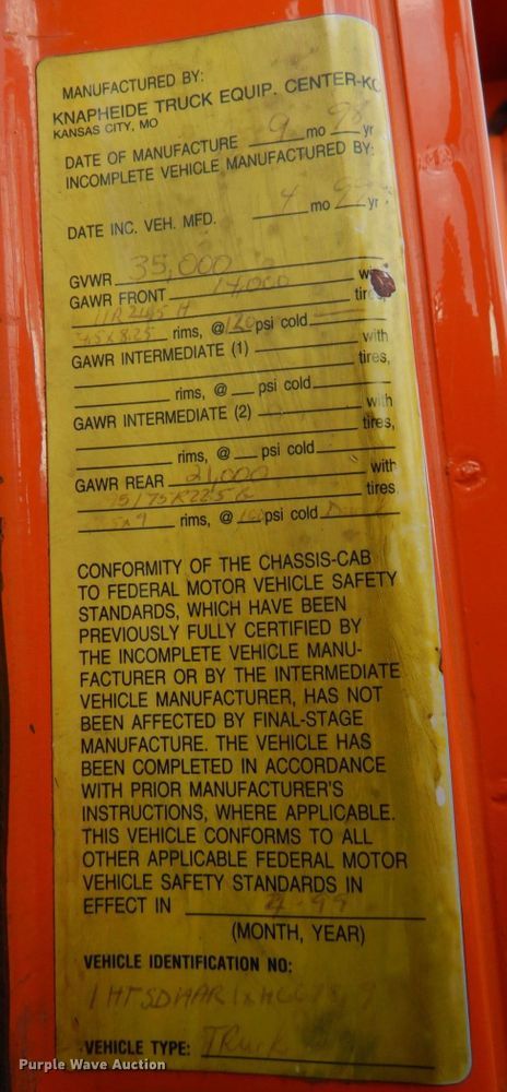 image for item DN2604 1999 International 4900  dump truck