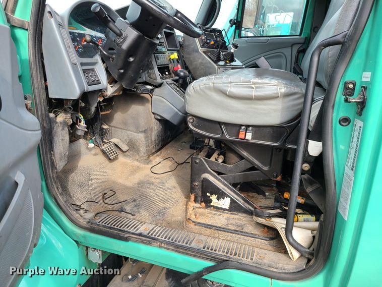 image for item DN2606 2007 International 7300  dump truck