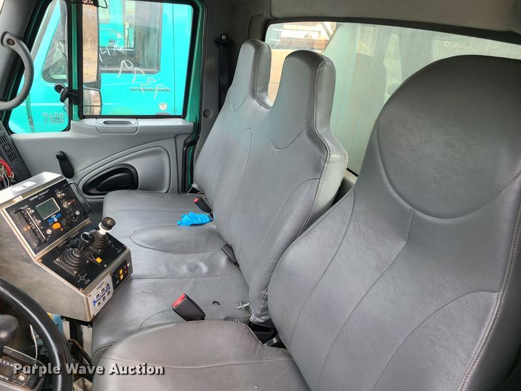 image for item DN2606 2007 International 7300  dump truck