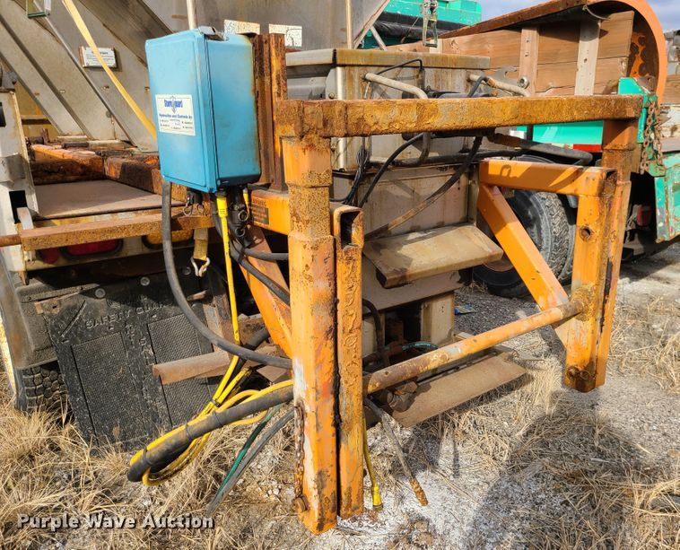 image for item DN2606 2007 International 7300  dump truck