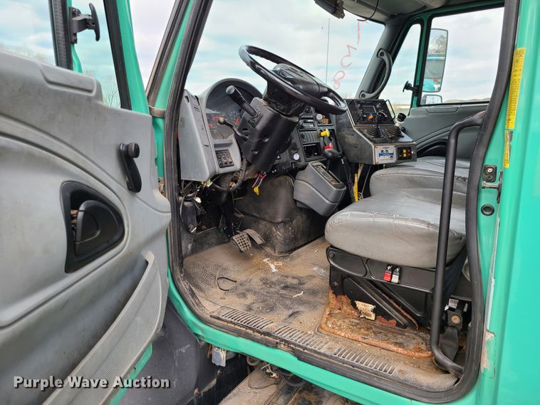 image for item DN2608 2007 International 7300  dump truck