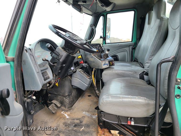 image for item DN2608 2007 International 7300  dump truck