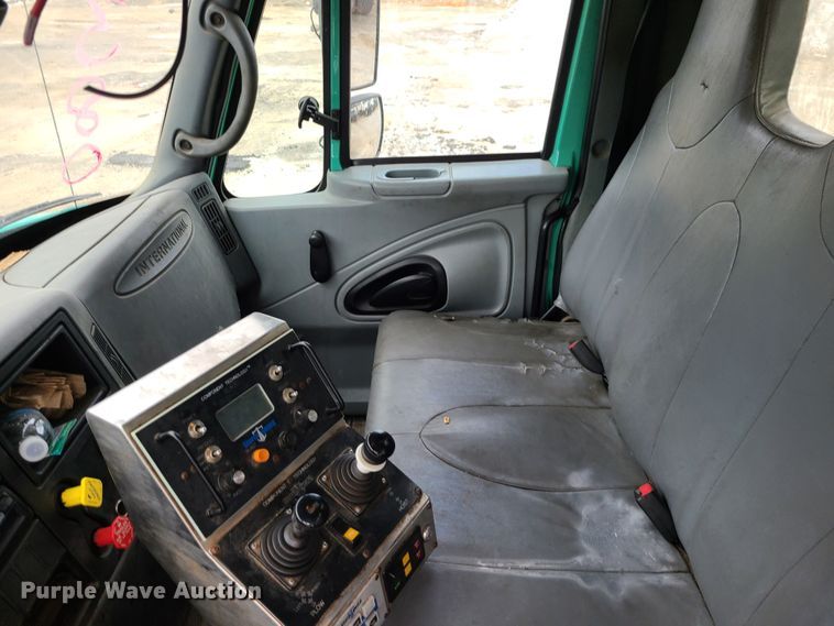 image for item DN2608 2007 International 7300  dump truck