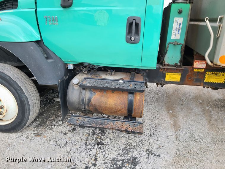 image for item DN2608 2007 International 7300  dump truck