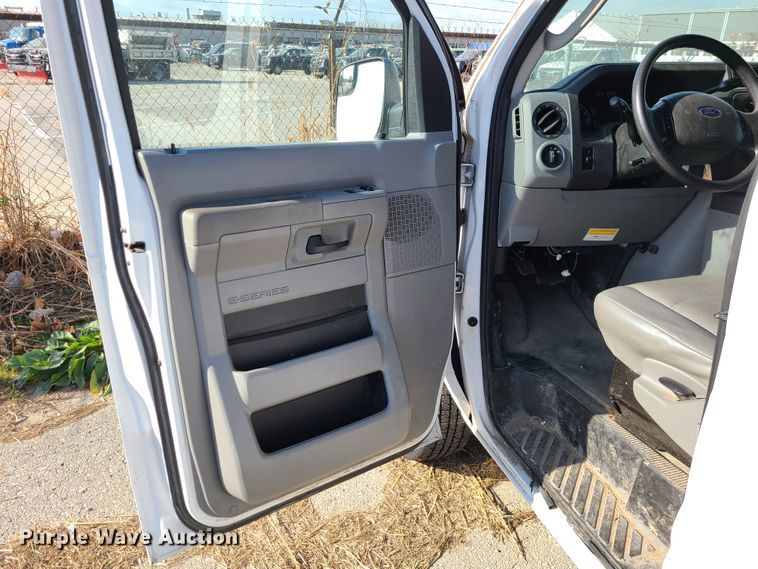 image for item DN2614 2010 Ford E350 Super Duty  van