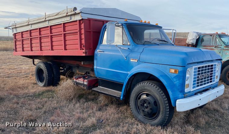 image for item DJ7559 1972 GMC 5500  grain truck