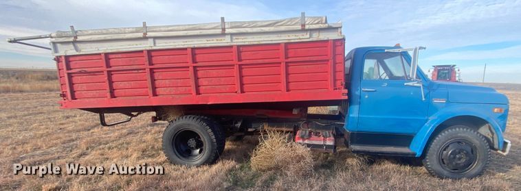 image for item DJ7559 1972 GMC 5500  grain truck