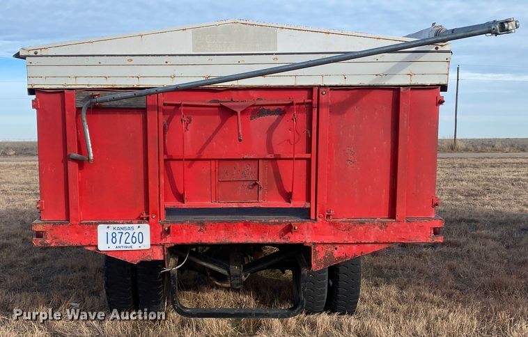 image for item DJ7559 1972 GMC 5500  grain truck