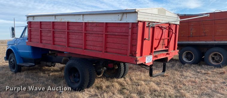 image for item DJ7559 1972 GMC 5500  grain truck