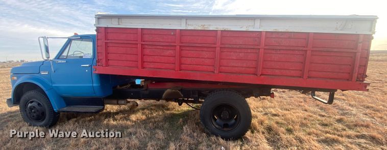 image for item DJ7559 1972 GMC 5500  grain truck