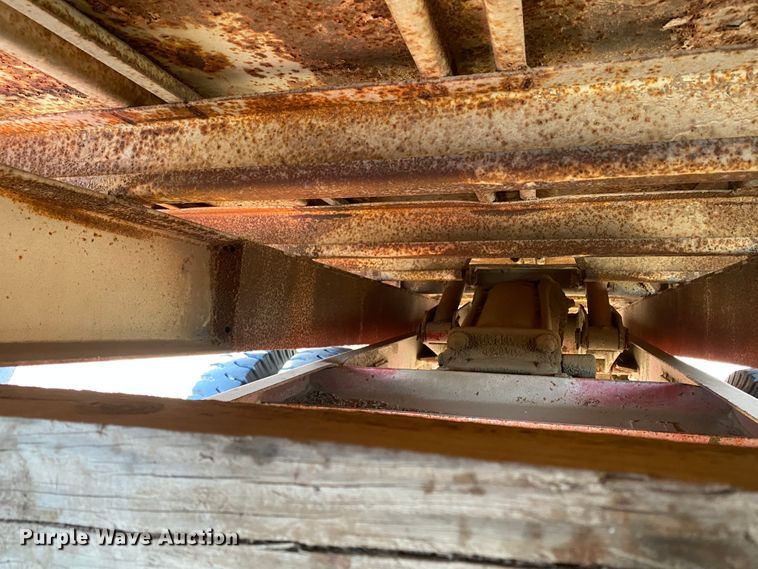 image for item DJ7559 1972 GMC 5500  grain truck