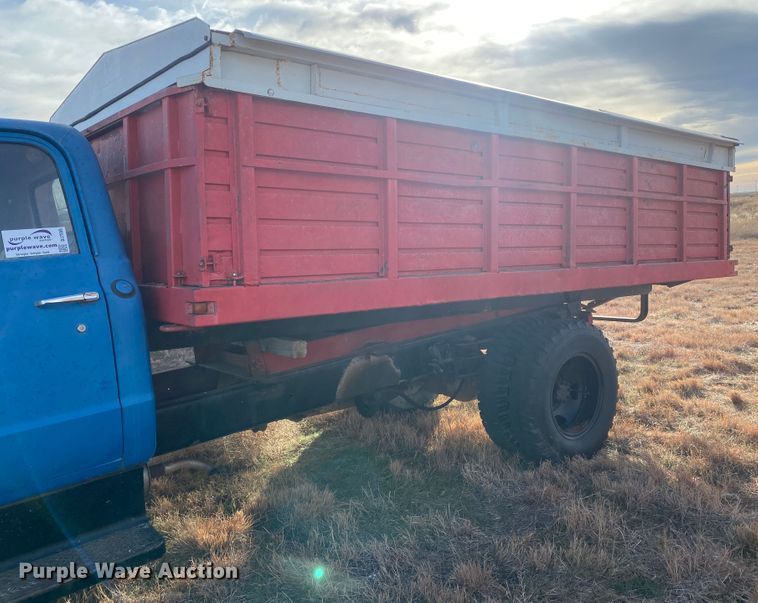 image for item DJ7559 1972 GMC 5500  grain truck