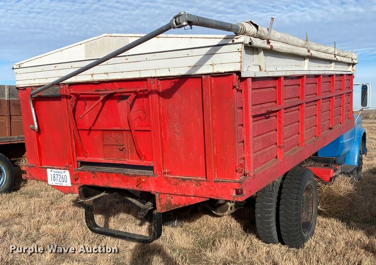 image for item DJ7559 1972 GMC 5500  grain truck