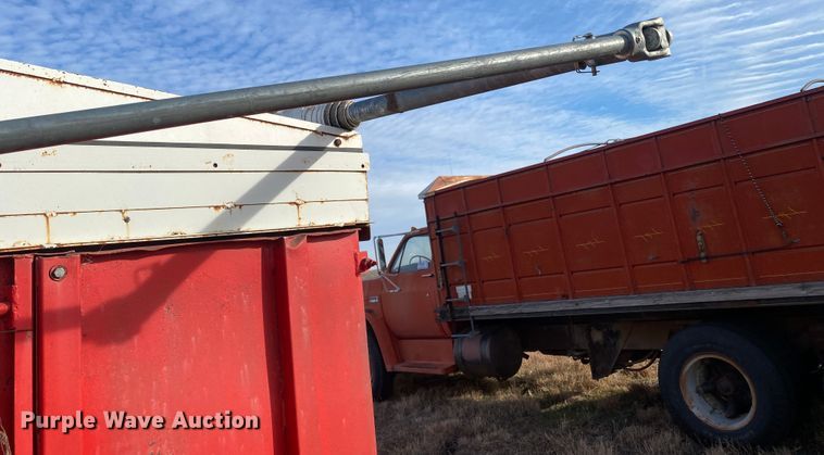 image for item DJ7559 1972 GMC 5500  grain truck