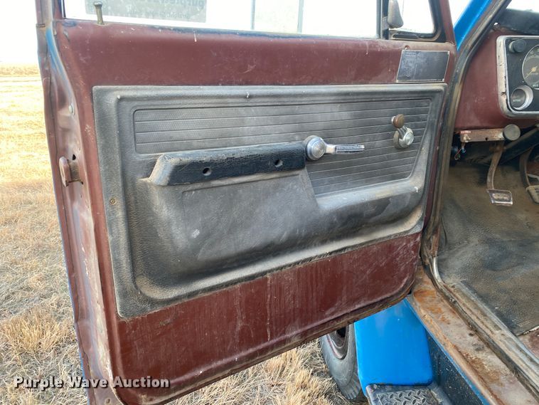 image for item DJ7559 1972 GMC 5500  grain truck