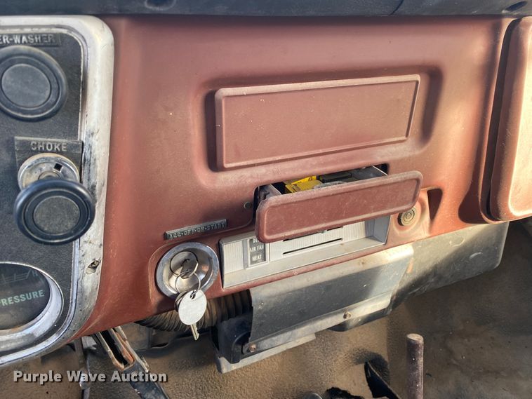 image for item DJ7559 1972 GMC 5500  grain truck