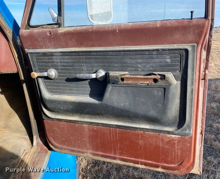 image for item DJ7559 1972 GMC 5500  grain truck