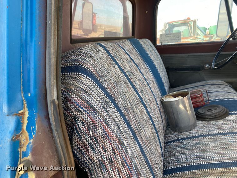 image for item DJ7559 1972 GMC 5500  grain truck