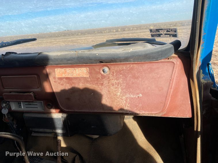 image for item DJ7559 1972 GMC 5500  grain truck