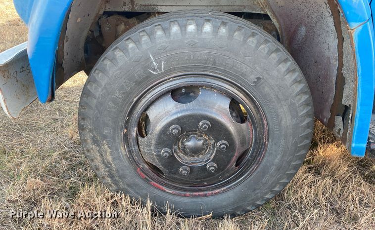 image for item DJ7559 1972 GMC 5500  grain truck