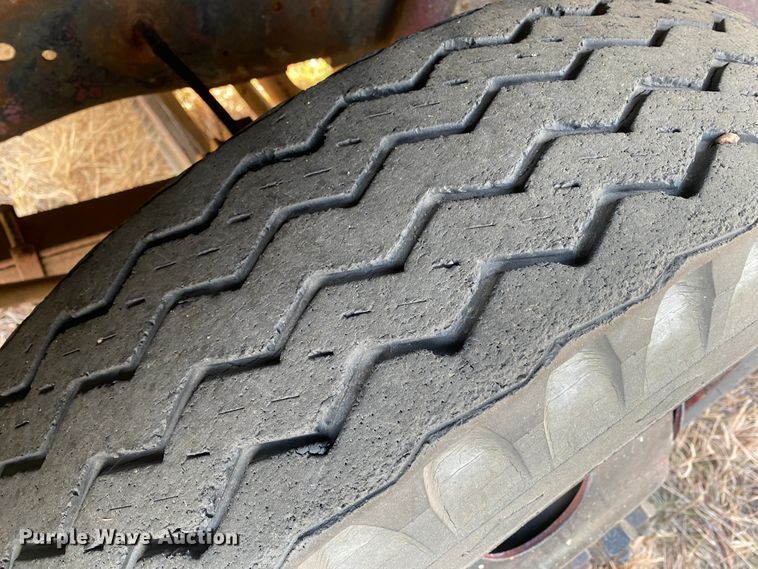 image for item DJ7559 1972 GMC 5500  grain truck