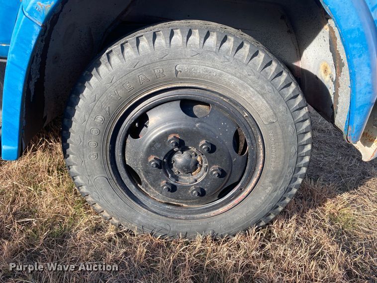 image for item DJ7559 1972 GMC 5500  grain truck