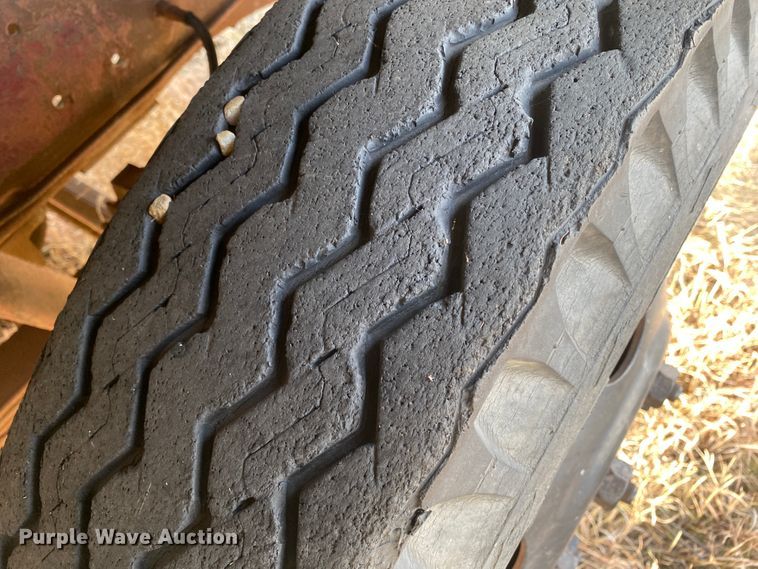 image for item DJ7559 1972 GMC 5500  grain truck