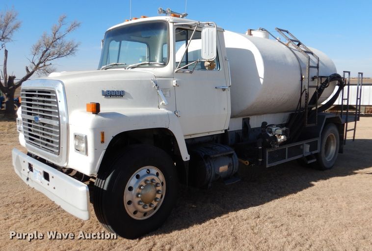 image for item DJ7565 1989 Ford LN8000  water truck