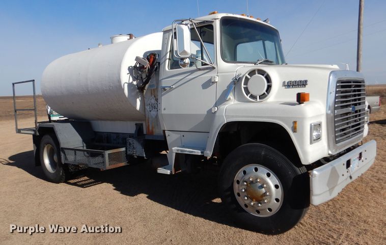 image for item DJ7565 1989 Ford LN8000  water truck