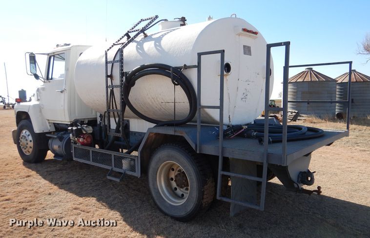 image for item DJ7565 1989 Ford LN8000  water truck