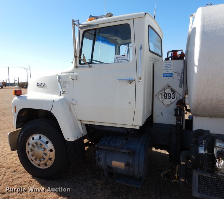image for item DJ7565 1989 Ford LN8000  water truck