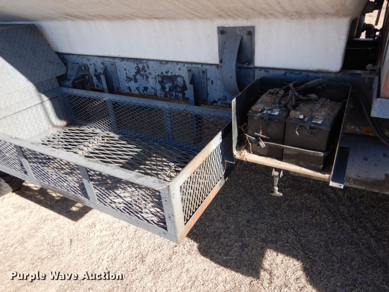 image for item DJ7565 1989 Ford LN8000  water truck