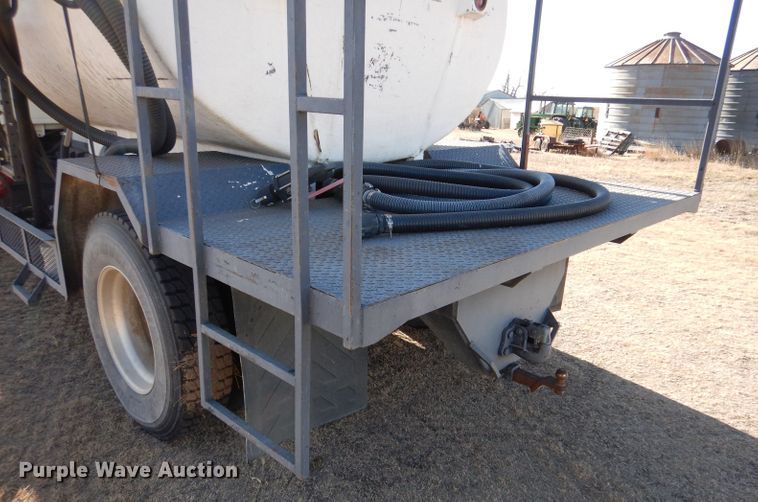 image for item DJ7565 1989 Ford LN8000  water truck