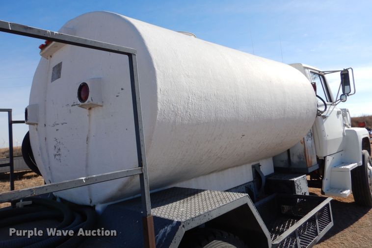 image for item DJ7565 1989 Ford LN8000  water truck