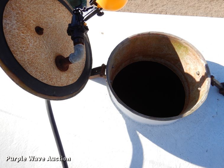 image for item DJ7565 1989 Ford LN8000  water truck