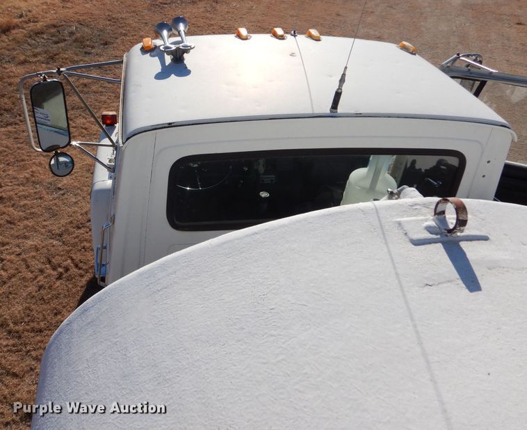 image for item DJ7565 1989 Ford LN8000  water truck