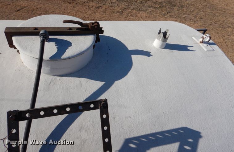 image for item DJ7565 1989 Ford LN8000  water truck