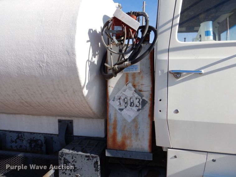 image for item DJ7565 1989 Ford LN8000  water truck