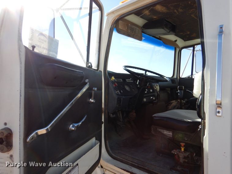 image for item DJ7565 1989 Ford LN8000  water truck