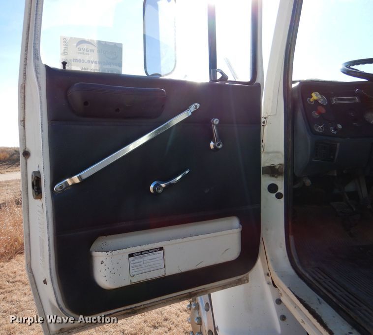 image for item DJ7565 1989 Ford LN8000  water truck